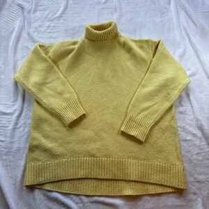 Uniqlo Women's Cream Turtleneck Sweater